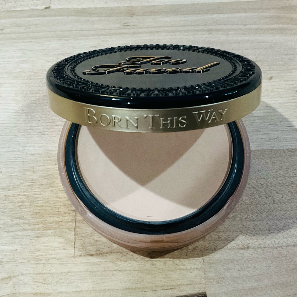 Too faced born this way powder